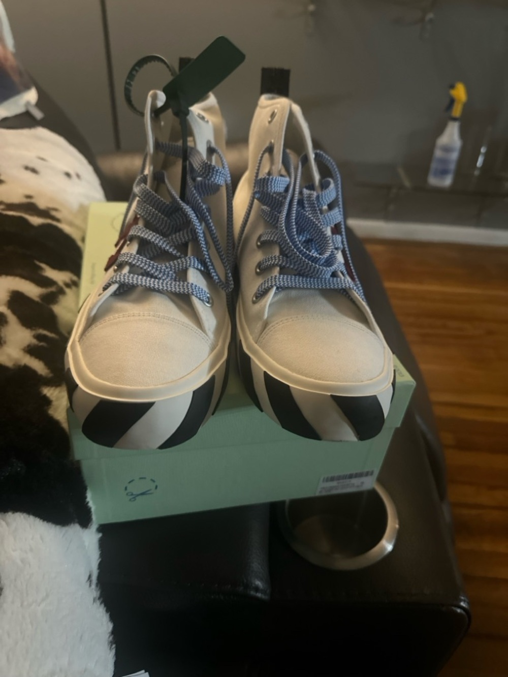 Off-White Label Showing White and Black canvas never worn